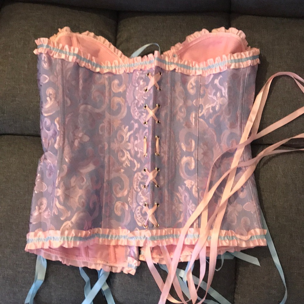 Beautiful Corset - Picture 3 of 3